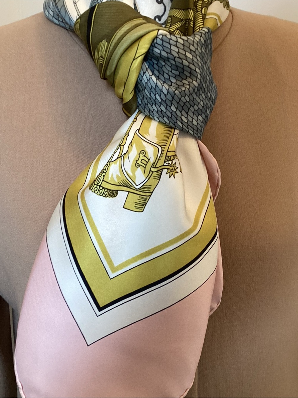Le Pave du Roy, Hermès carré by Hugo Grygkar - Picture 14 of 16